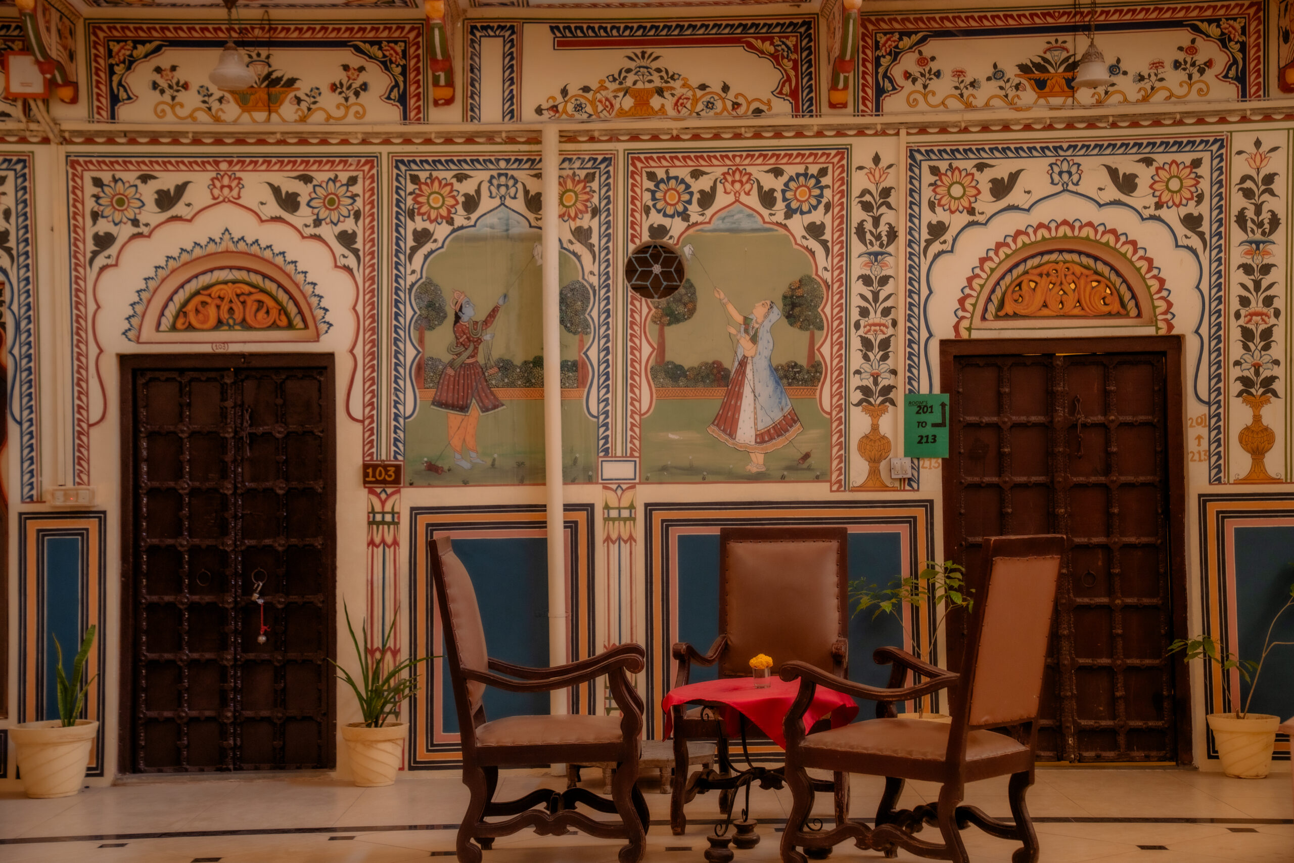 Rooftop dinner with a view of Nahargarh Fort
